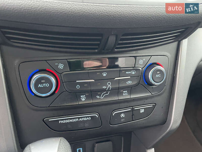 Внедорожник / Кроссовер Ford Escape 2017 в Львове