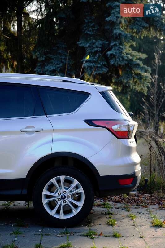 Позашляховик / Кросовер Ford Escape 2017 в Житомирі