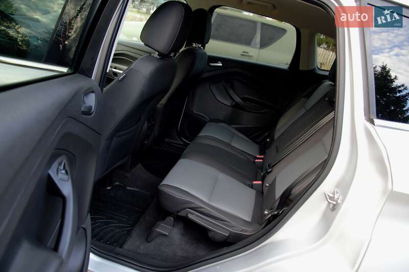 Позашляховик / Кросовер Ford Escape 2017 в Житомирі