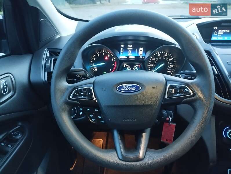 Внедорожник / Кроссовер Ford Escape 2017 в Дубно