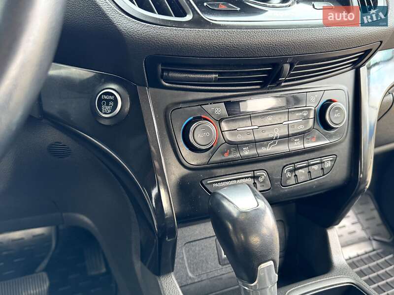 Внедорожник / Кроссовер Ford Escape 2017 в Житомире