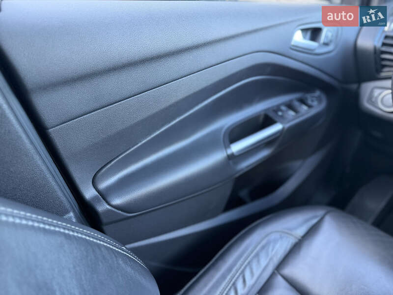 Внедорожник / Кроссовер Ford Escape 2019 в Ровно