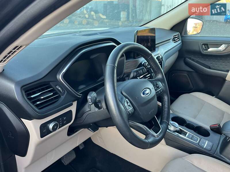 Позашляховик / Кросовер Ford Escape 2020 в Луцьку