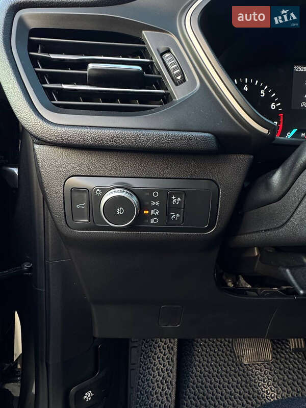 Внедорожник / Кроссовер Ford Escape 2020 в Киеве