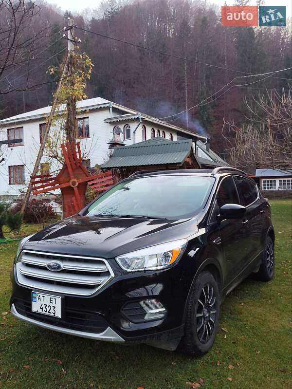 Внедорожник / Кроссовер Ford Escape 2018 в Косове