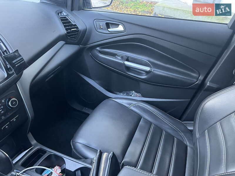 Внедорожник / Кроссовер Ford Escape 2019 в Николаеве