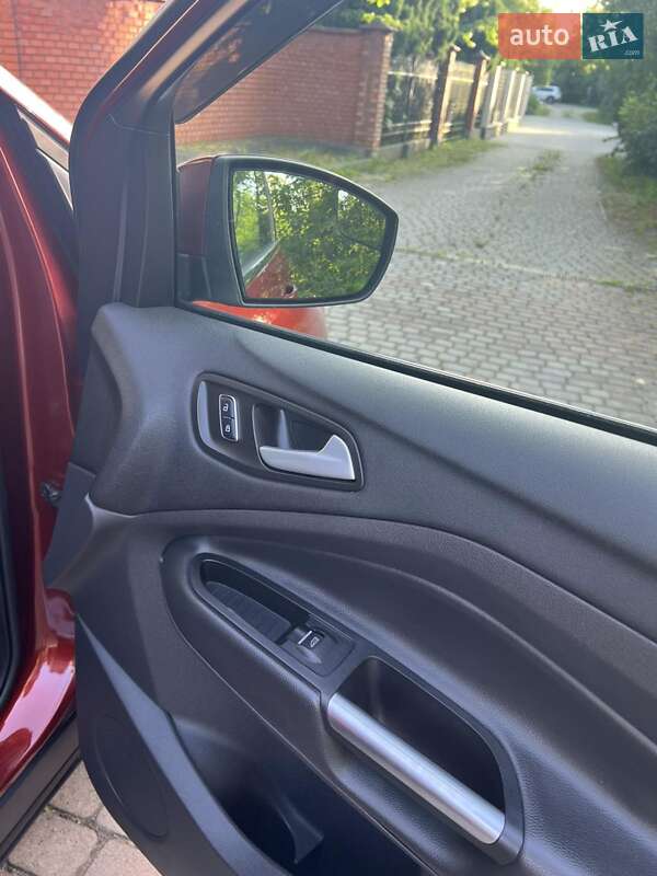 Позашляховик / Кросовер Ford Escape 2015 в Львові