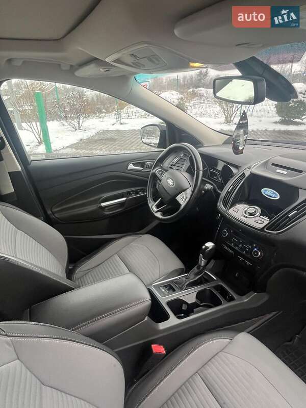 Позашляховик / Кросовер Ford Escape 2016 в Львові
