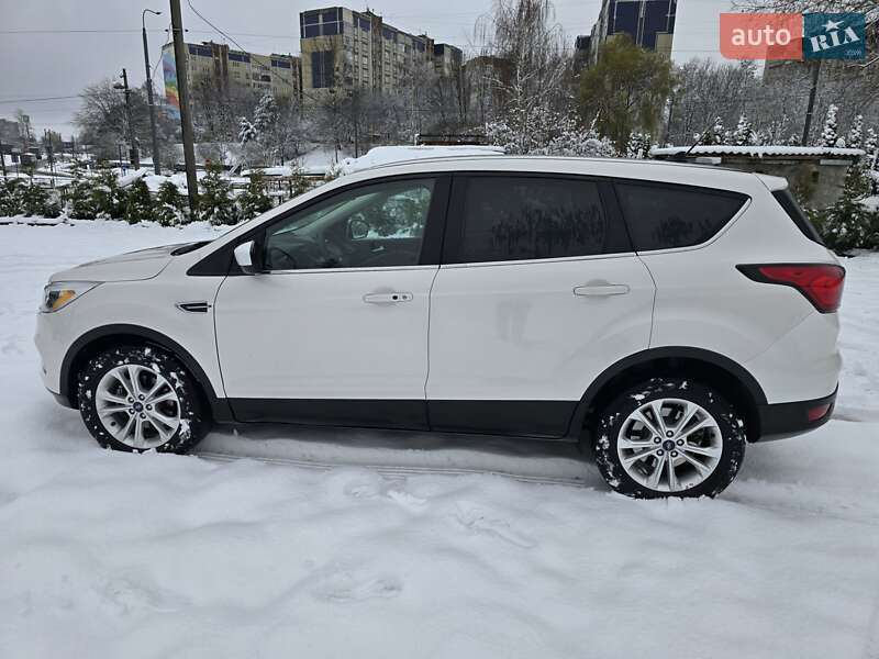 Позашляховик / Кросовер Ford Escape 2019 в Львові