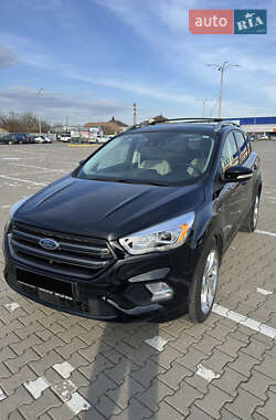 Позашляховик / Кросовер Ford Escape 2017 в Чернівцях