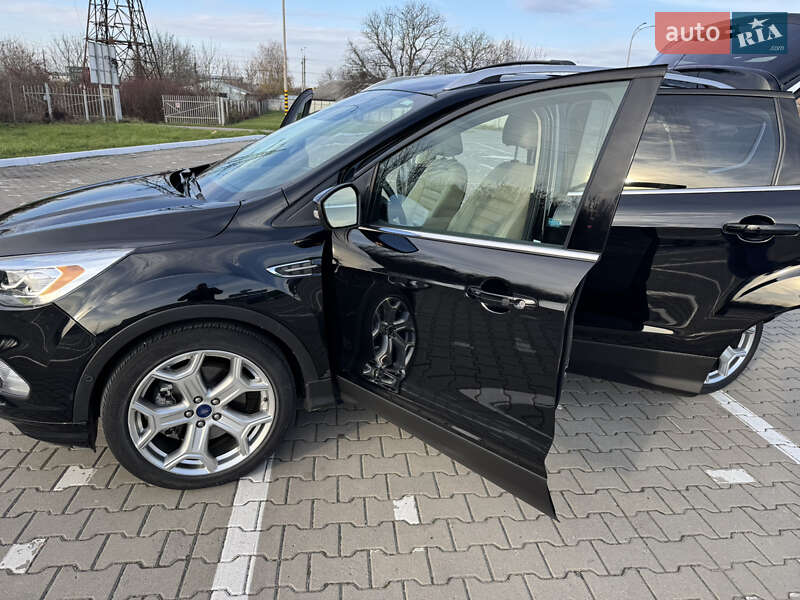 Позашляховик / Кросовер Ford Escape 2017 в Чернівцях