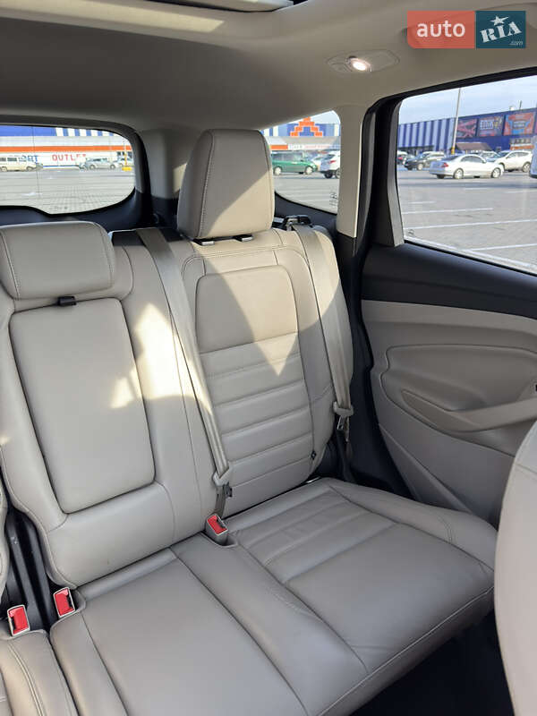 Позашляховик / Кросовер Ford Escape 2017 в Чернівцях