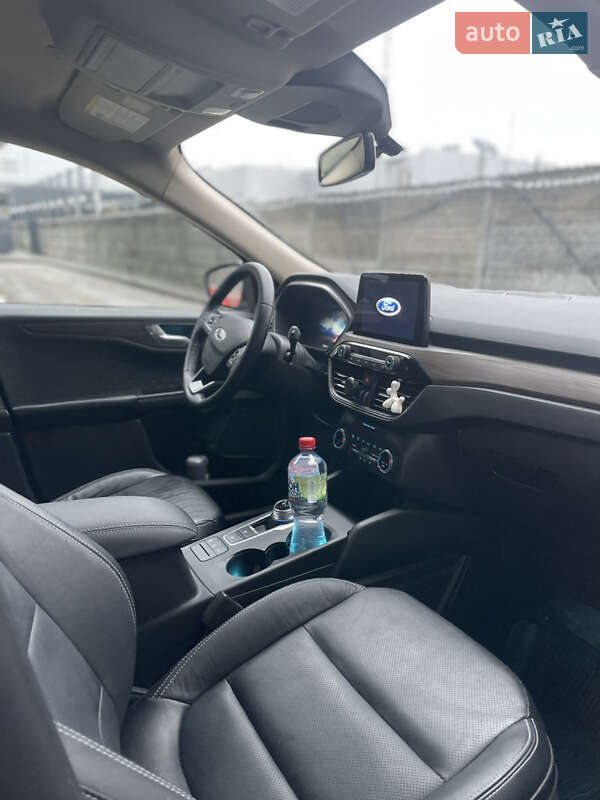 Внедорожник / Кроссовер Ford Escape 2020 в Киеве