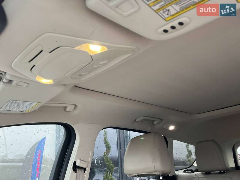 Позашляховик / Кросовер Ford Escape 2017 в Луцьку