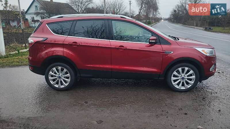Внедорожник / Кроссовер Ford Escape 2017 в Дубно