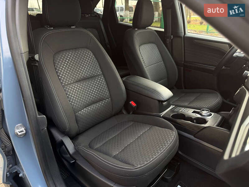 Позашляховик / Кросовер Ford Escape 2023 в Івано-Франківську