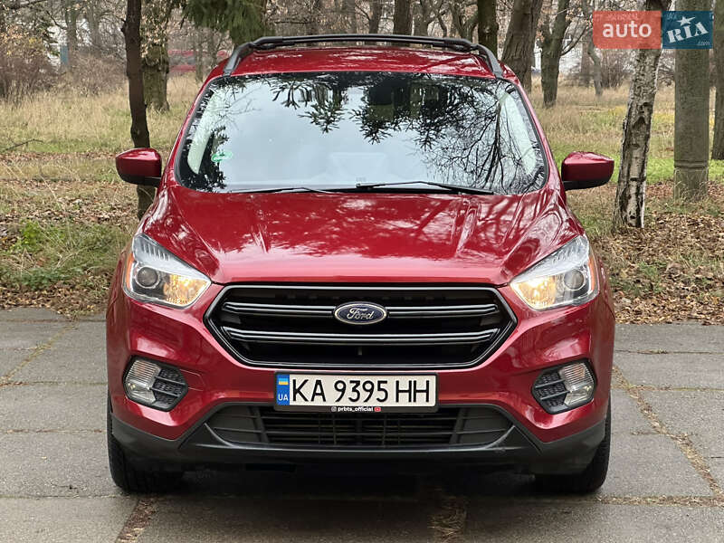 Внедорожник / Кроссовер Ford Escape 2017 в Киеве
