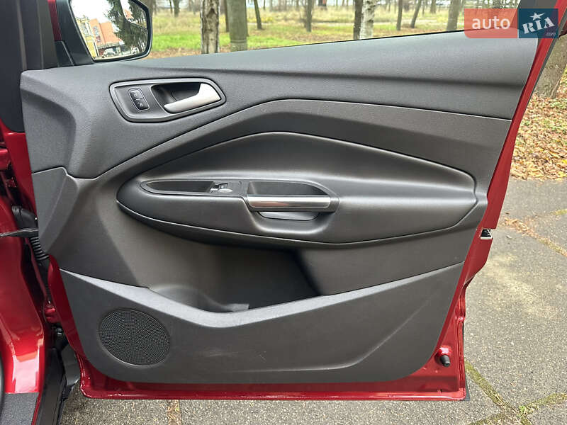 Внедорожник / Кроссовер Ford Escape 2017 в Киеве