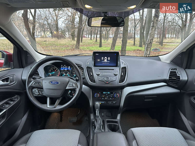 Внедорожник / Кроссовер Ford Escape 2017 в Киеве
