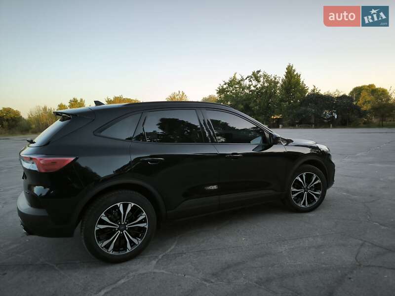 Внедорожник / Кроссовер Ford Escape 2021 в Павлограде