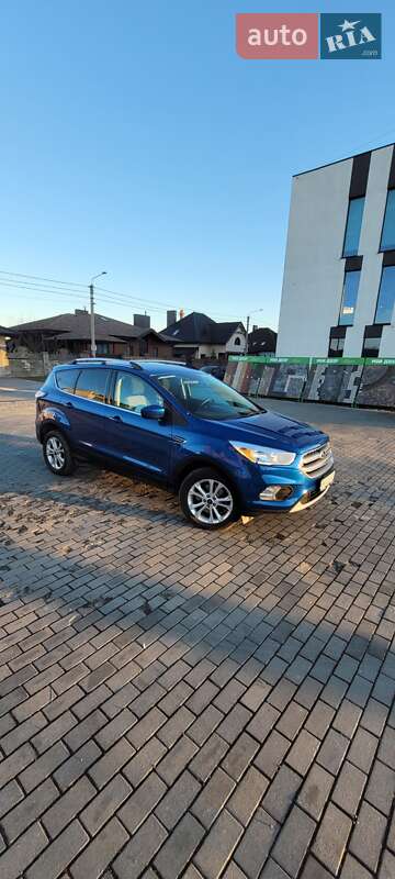 Внедорожник / Кроссовер Ford Escape 2017 в Ровно