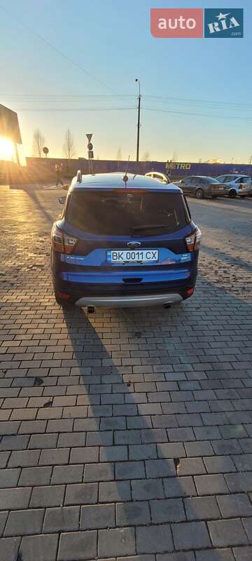 Внедорожник / Кроссовер Ford Escape 2017 в Ровно