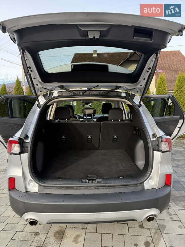 Позашляховик / Кросовер Ford Escape 2021 в Сваляві