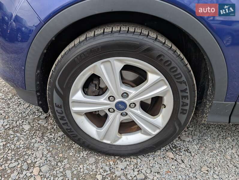 Позашляховик / Кросовер Ford Escape 2015 в Рівному