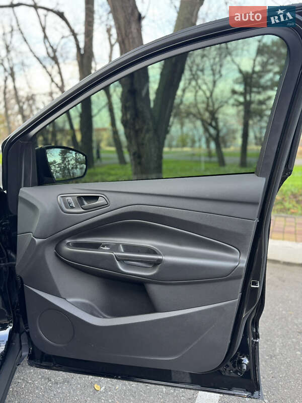 Внедорожник / Кроссовер Ford Escape 2016 в Одессе