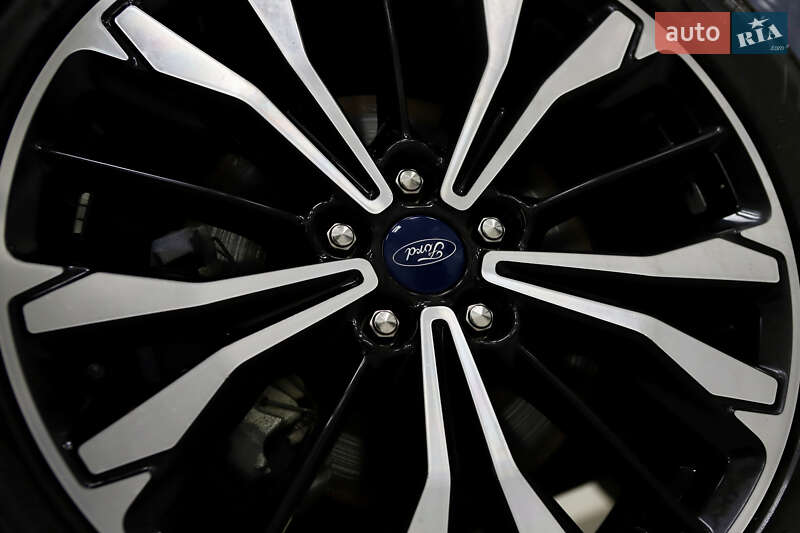 Позашляховик / Кросовер Ford Escape 2023 в Дрогобичі