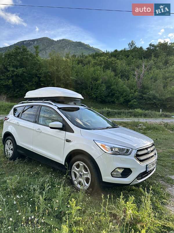 Внедорожник / Кроссовер Ford Escape 2018 в Харькове