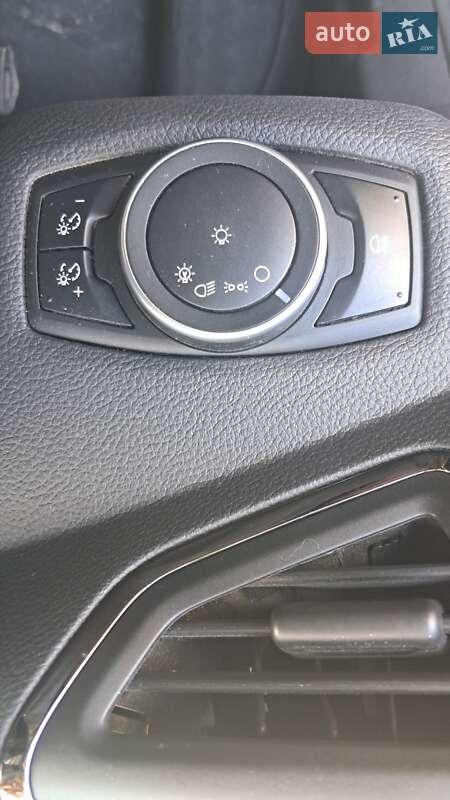 Внедорожник / Кроссовер Ford Escape 2015 в Нововолынске