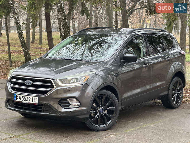 Внедорожник / Кроссовер Ford Escape 2017 в Киеве