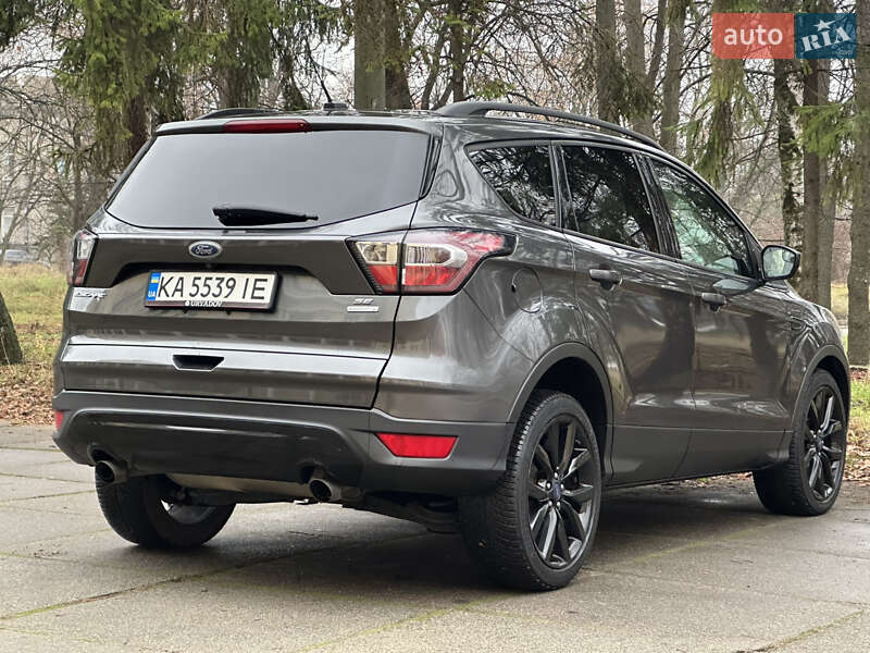Внедорожник / Кроссовер Ford Escape 2017 в Киеве