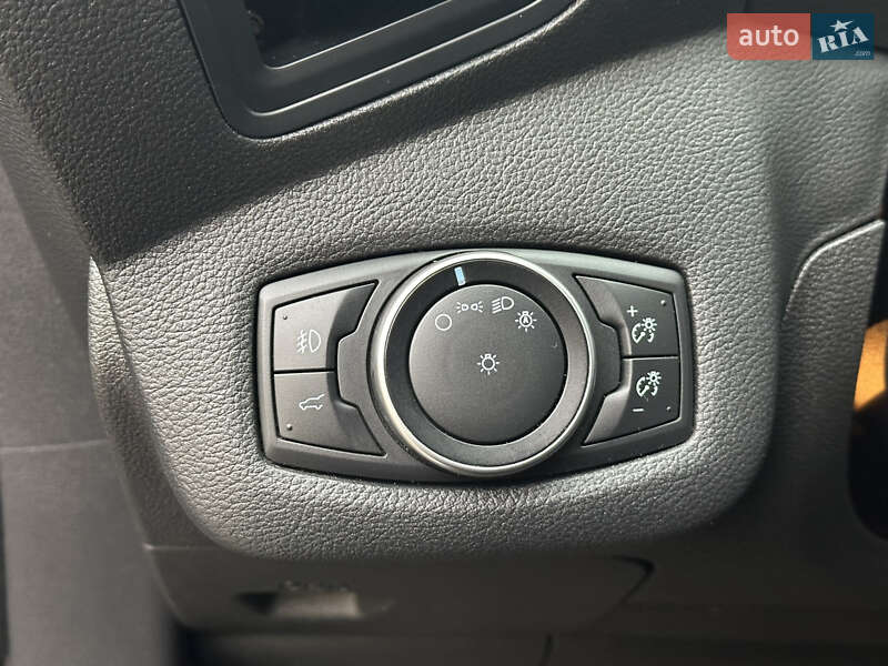 Внедорожник / Кроссовер Ford Escape 2017 в Киеве