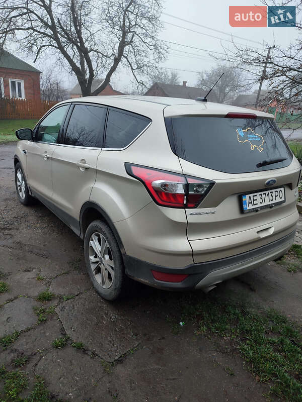 Внедорожник / Кроссовер Ford Escape 2016 в Долинской