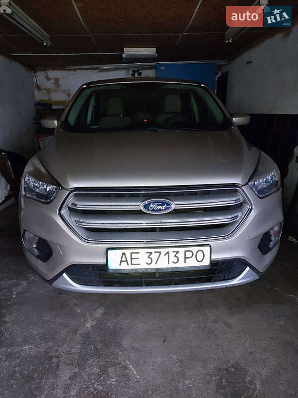 Внедорожник / Кроссовер Ford Escape 2016 в Долинской