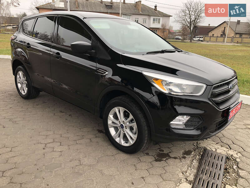 Позашляховик / Кросовер Ford Escape 2017 в Рівному