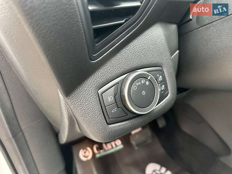 Внедорожник / Кроссовер Ford Escape 2019 в Черновцах