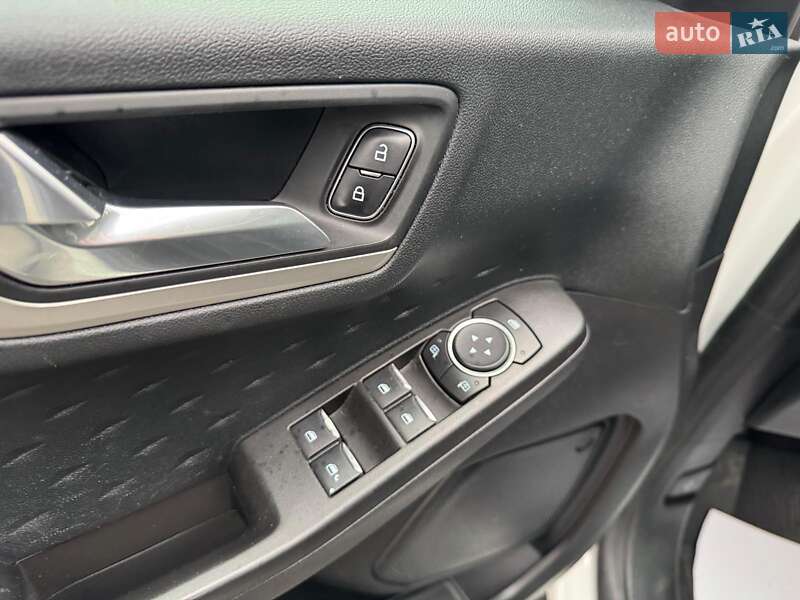 Позашляховик / Кросовер Ford Escape 2019 в Запоріжжі