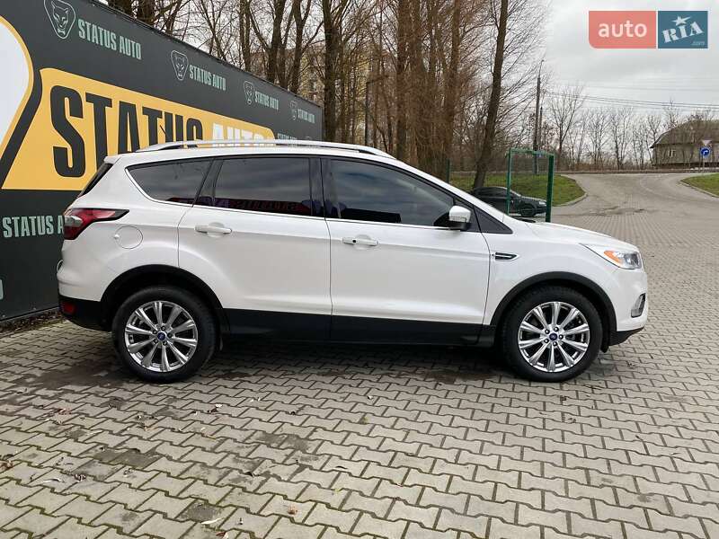 Внедорожник / Кроссовер Ford Escape 2017 в Хмельницком