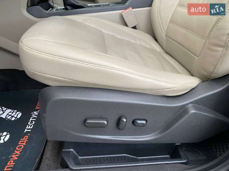 Внедорожник / Кроссовер Ford Escape 2017 в Хмельницком