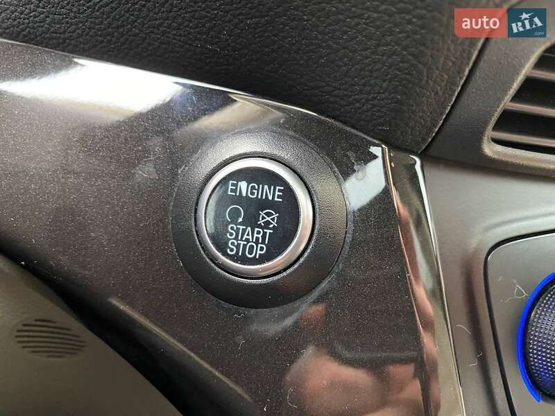 Внедорожник / Кроссовер Ford Escape 2017 в Хмельницком