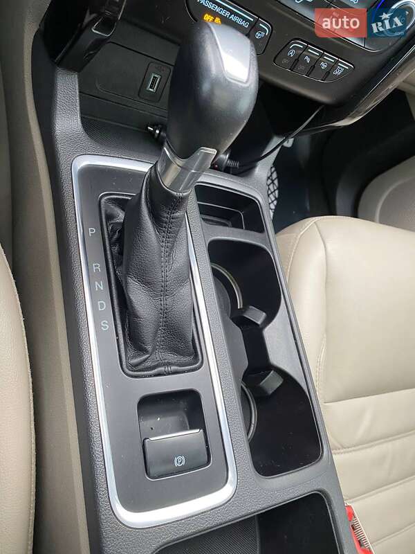 Внедорожник / Кроссовер Ford Escape 2017 в Хмельницком