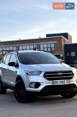 Позашляховик / Кросовер Ford Escape 2017 в Рівному
