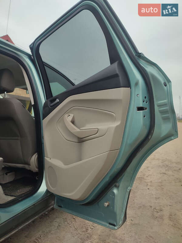 Позашляховик / Кросовер Ford Escape 2013 в Дубровиці