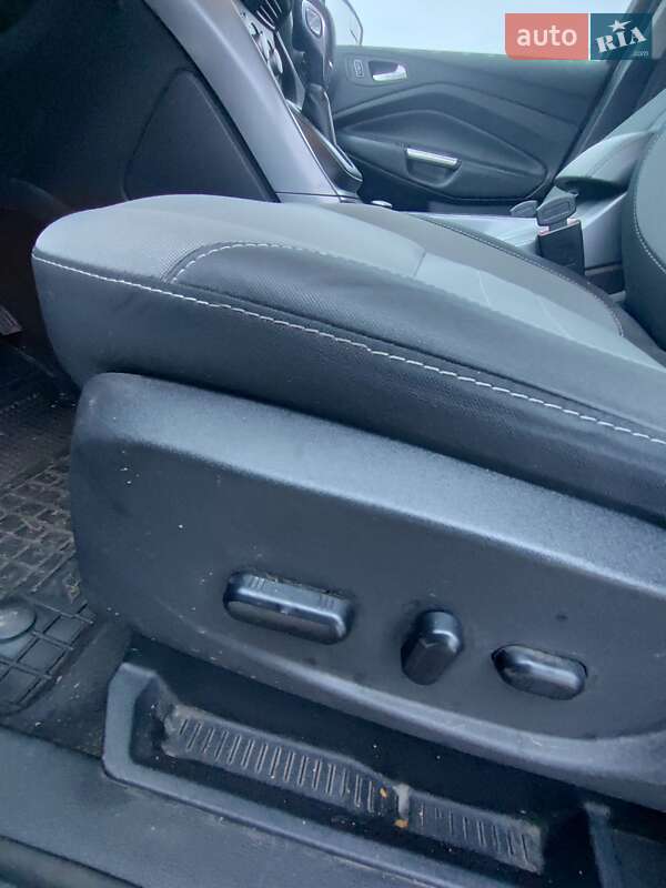 Внедорожник / Кроссовер Ford Escape 2015 в Прилуках