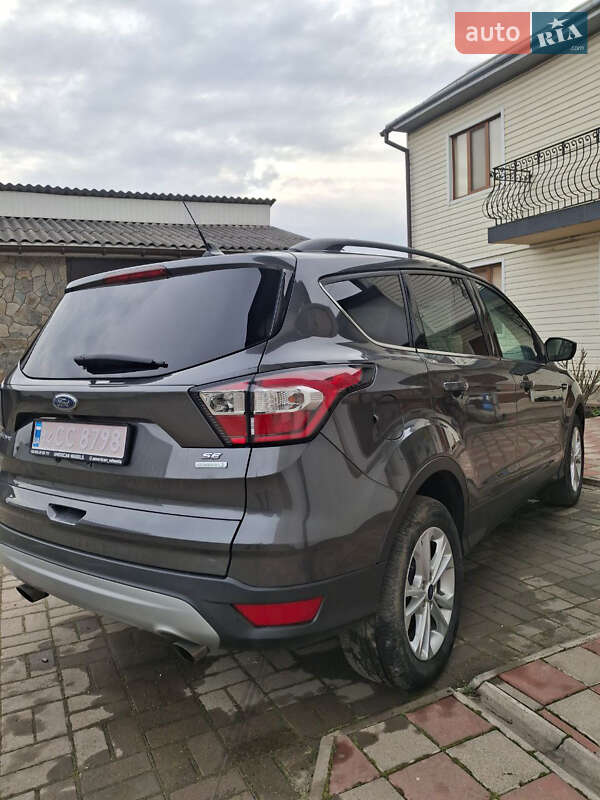Позашляховик / Кросовер Ford Escape 2018 в Чернівцях