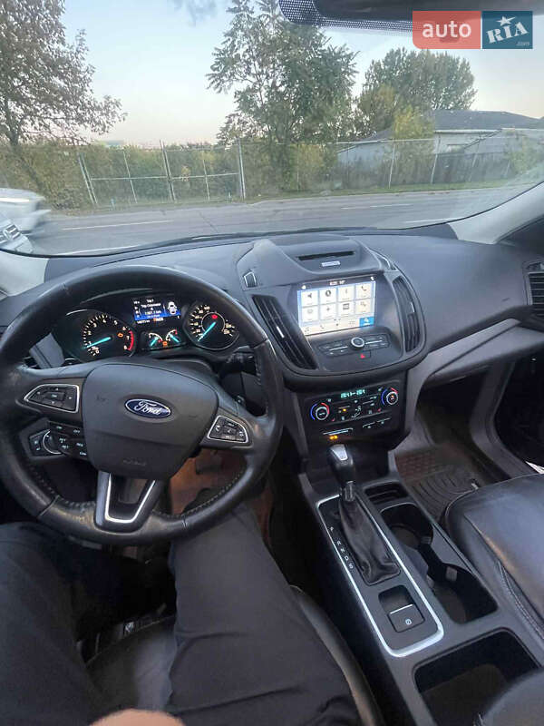 Позашляховик / Кросовер Ford Escape 2017 в Івано-Франківську