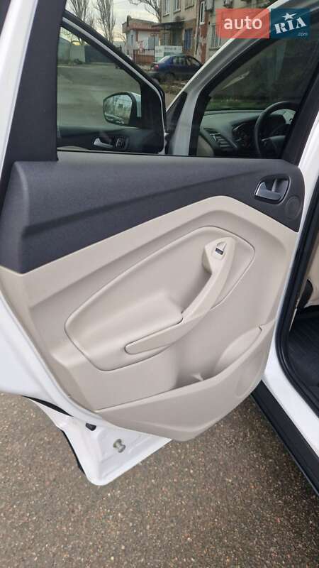 Внедорожник / Кроссовер Ford Escape 2017 в Николаеве